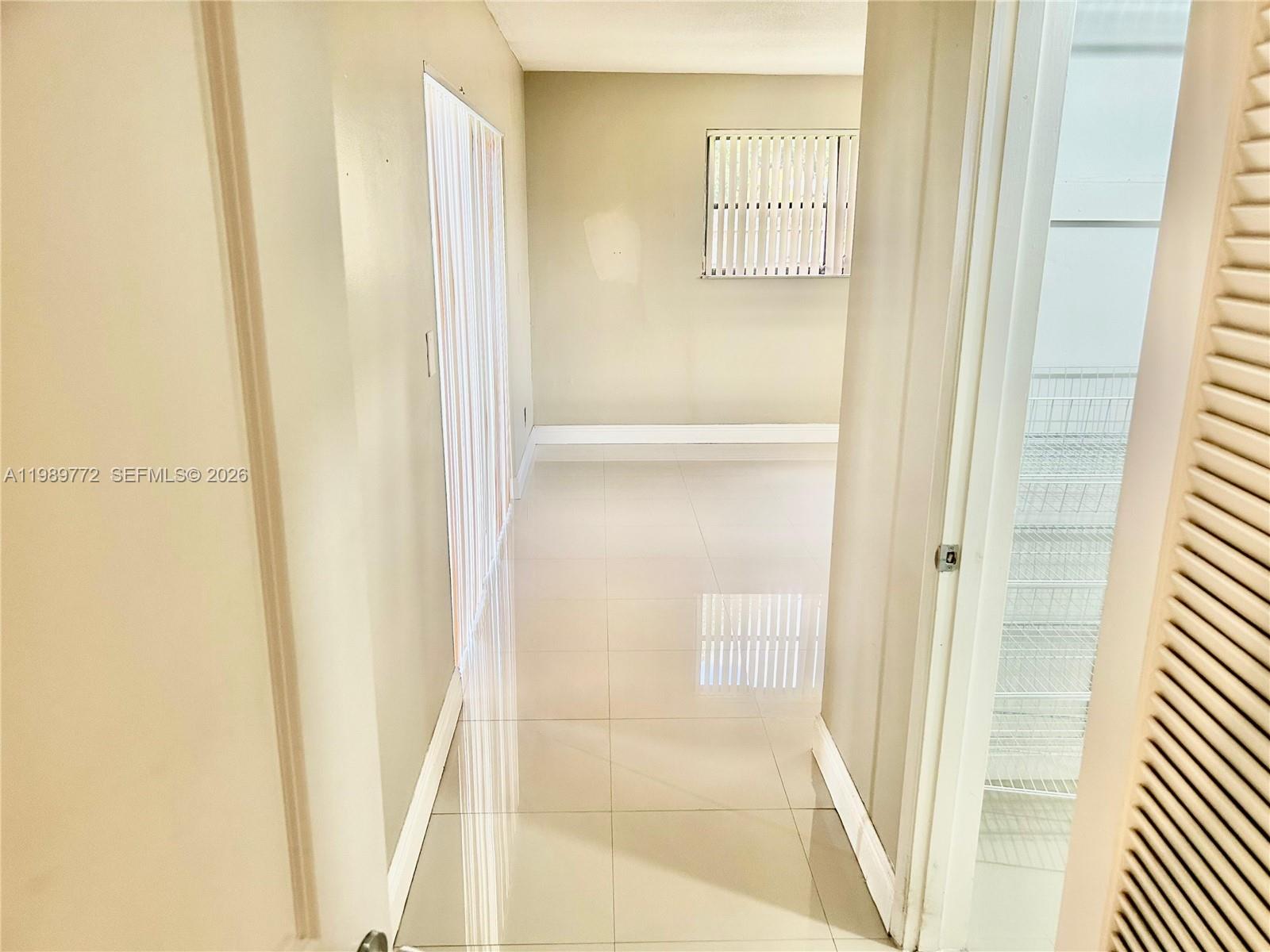 HOLLYWOOD HILLS - Residential