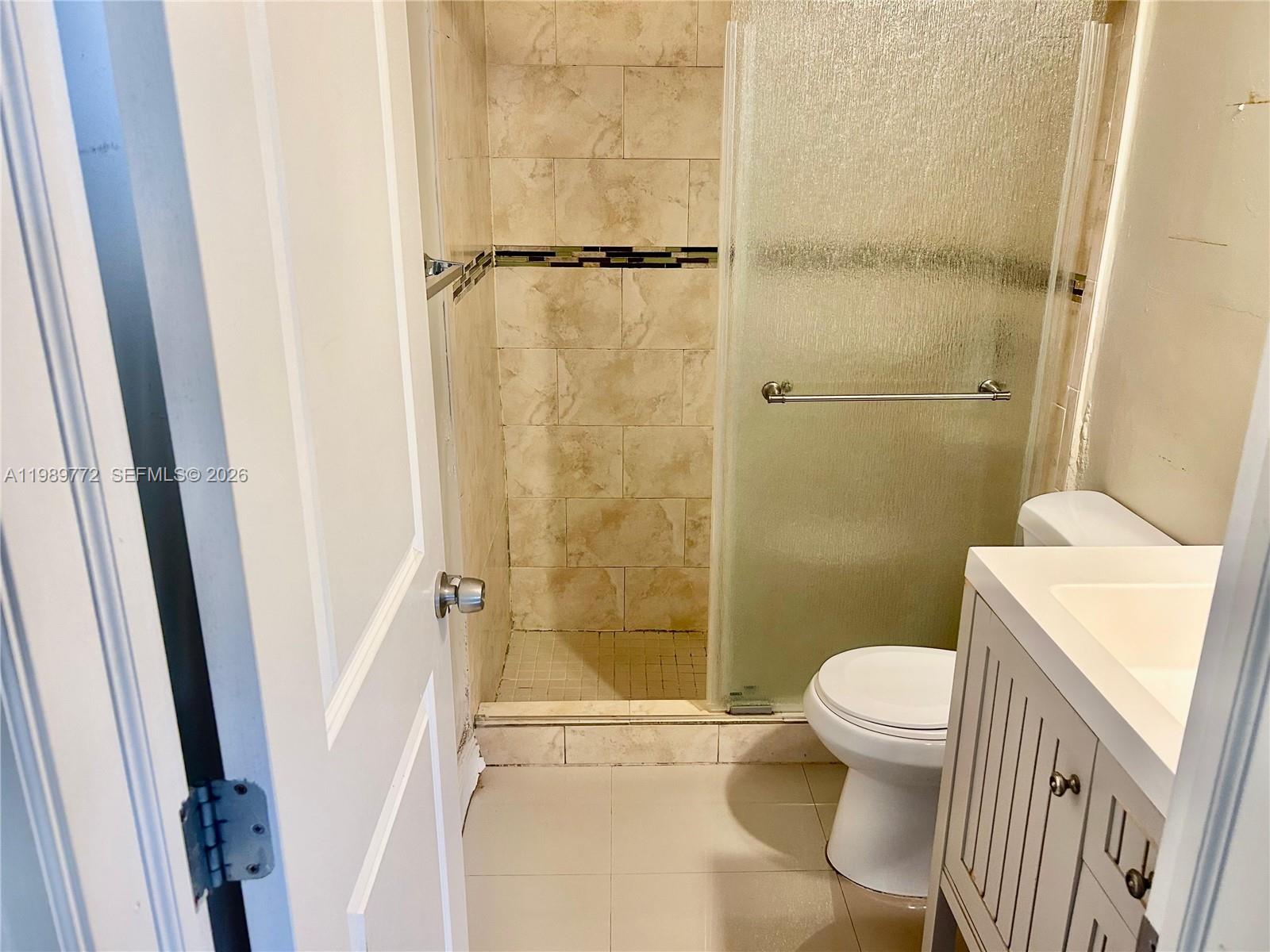 HOLLYWOOD HILLS - Residential