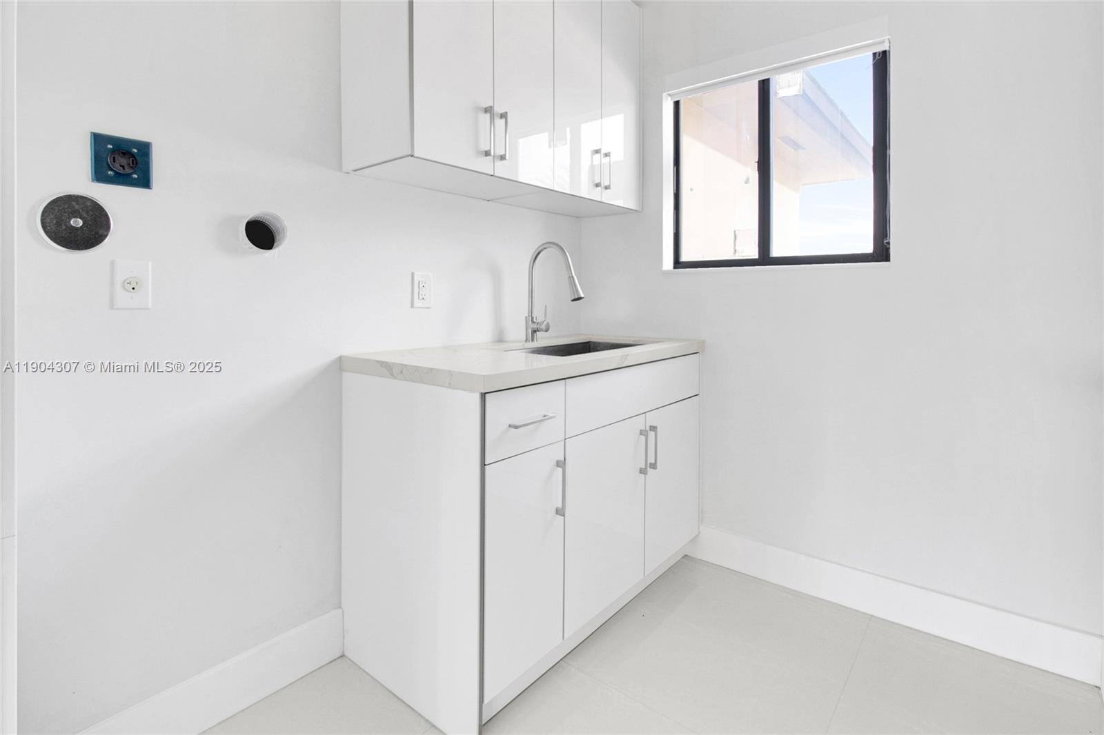 SWEETWATER ESTS SUB - Residential Lease