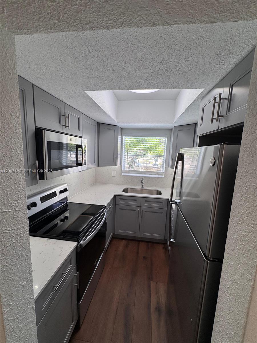 ASTOR CONDO - Residential