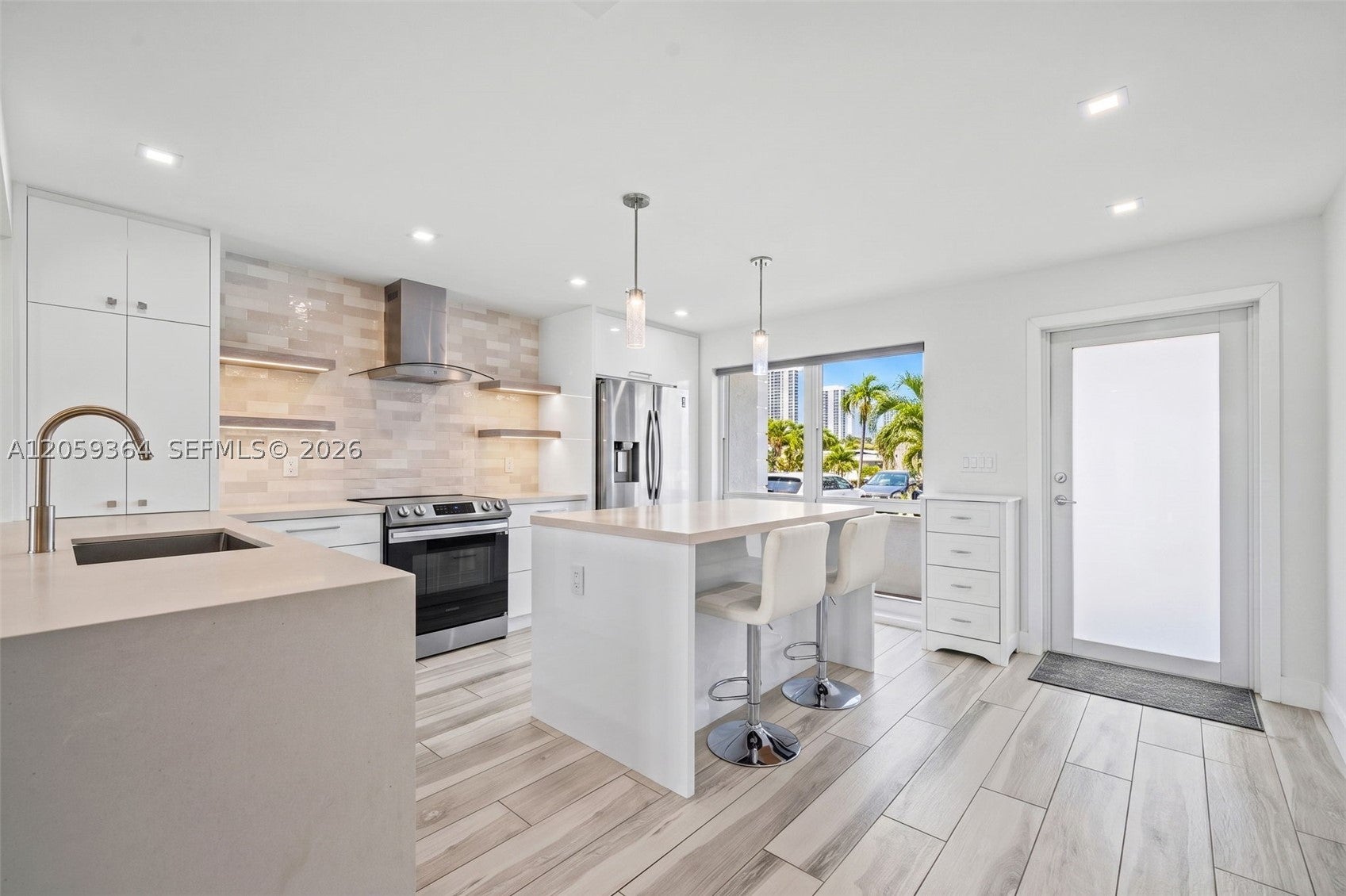 613 NE 26th Ave 613