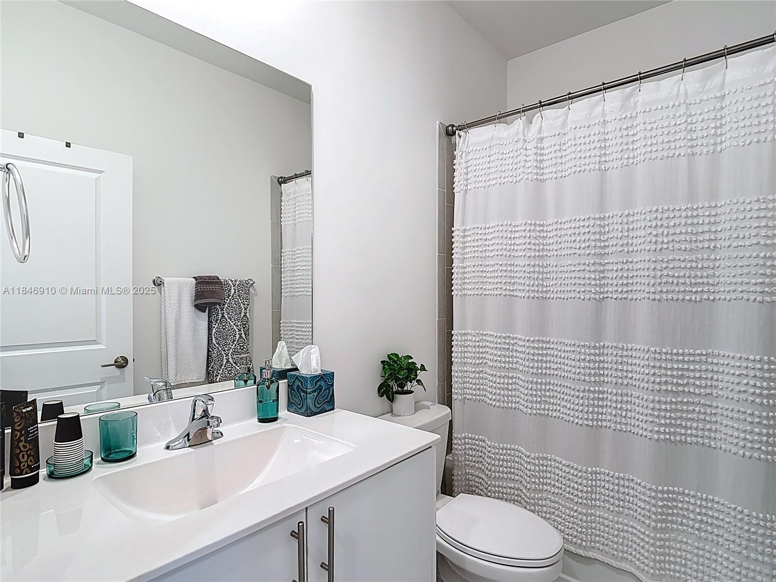 VISTA LAGO - Residential