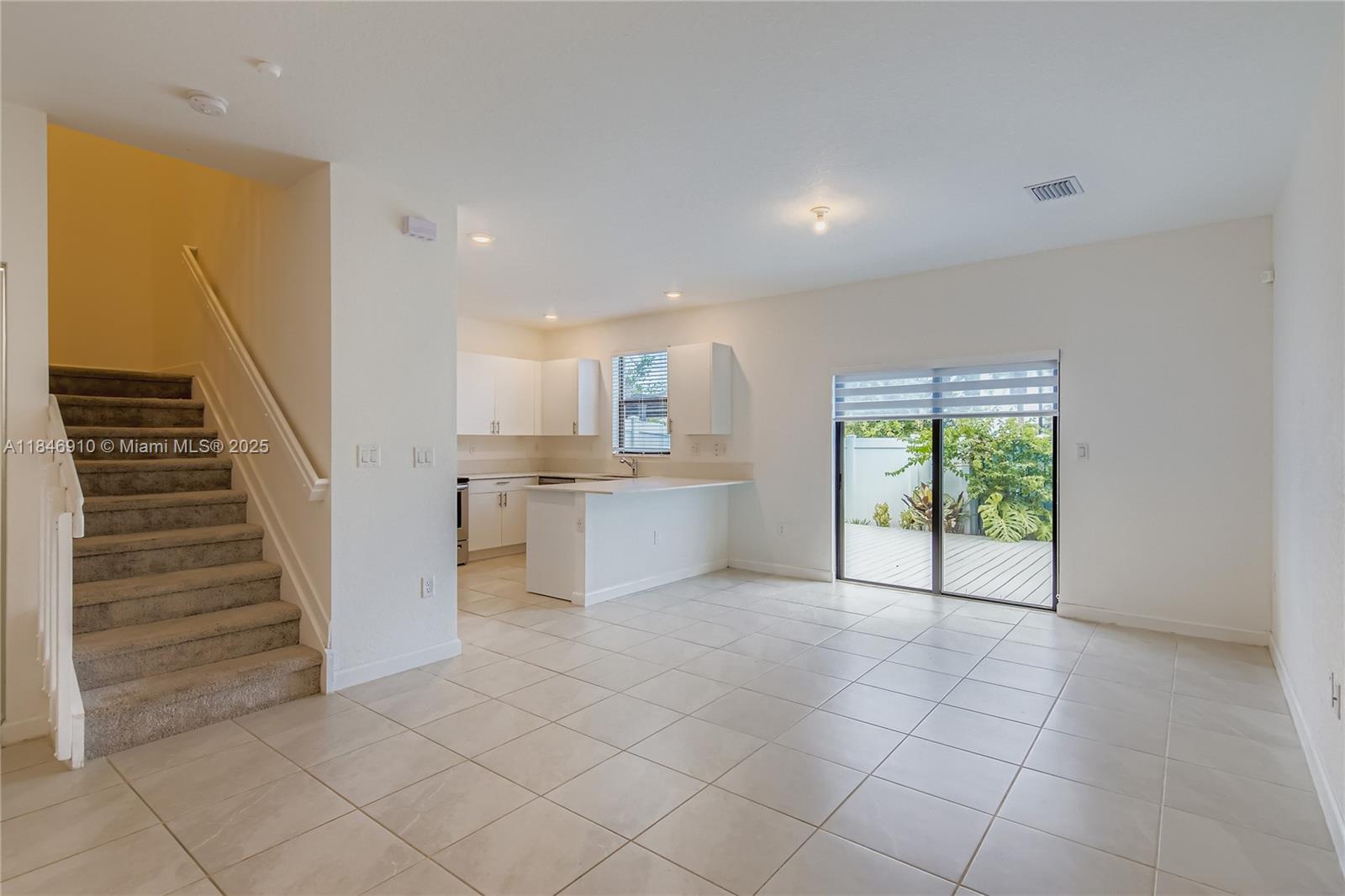 VISTA LAGO - Residential