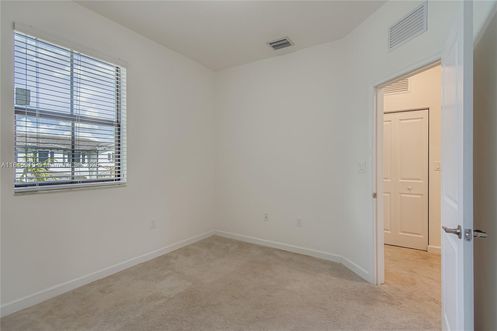 VISTA LAGO - Residential