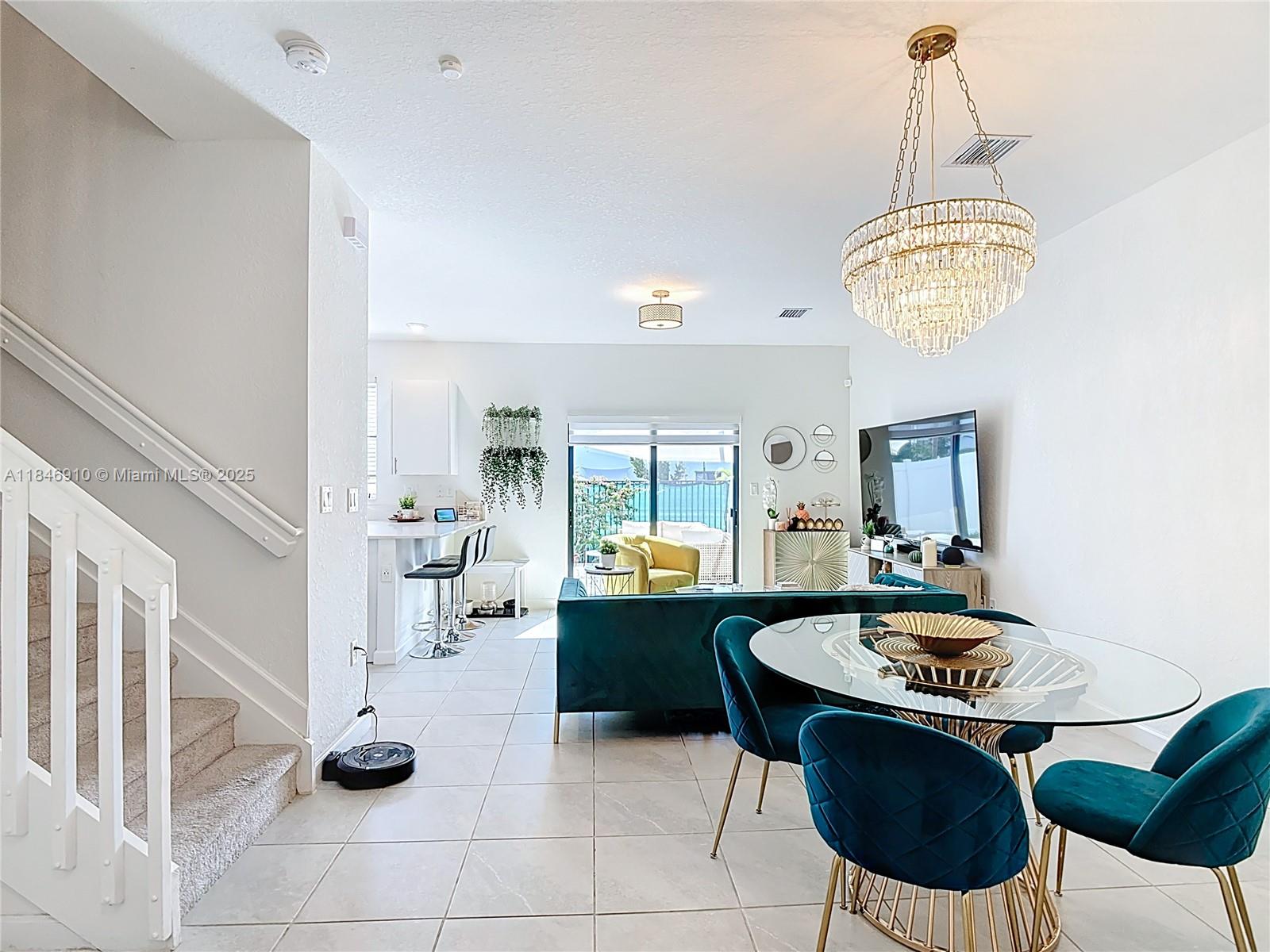 VISTA LAGO - Residential