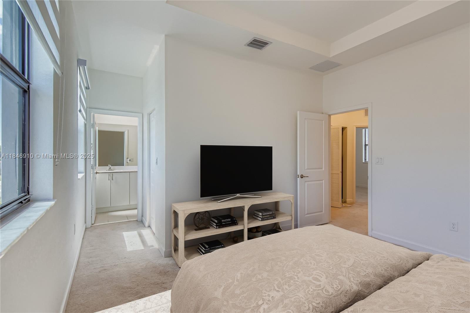 VISTA LAGO - Residential