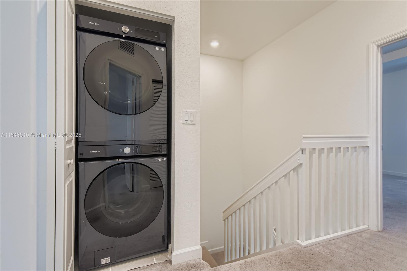 VISTA LAGO - Residential