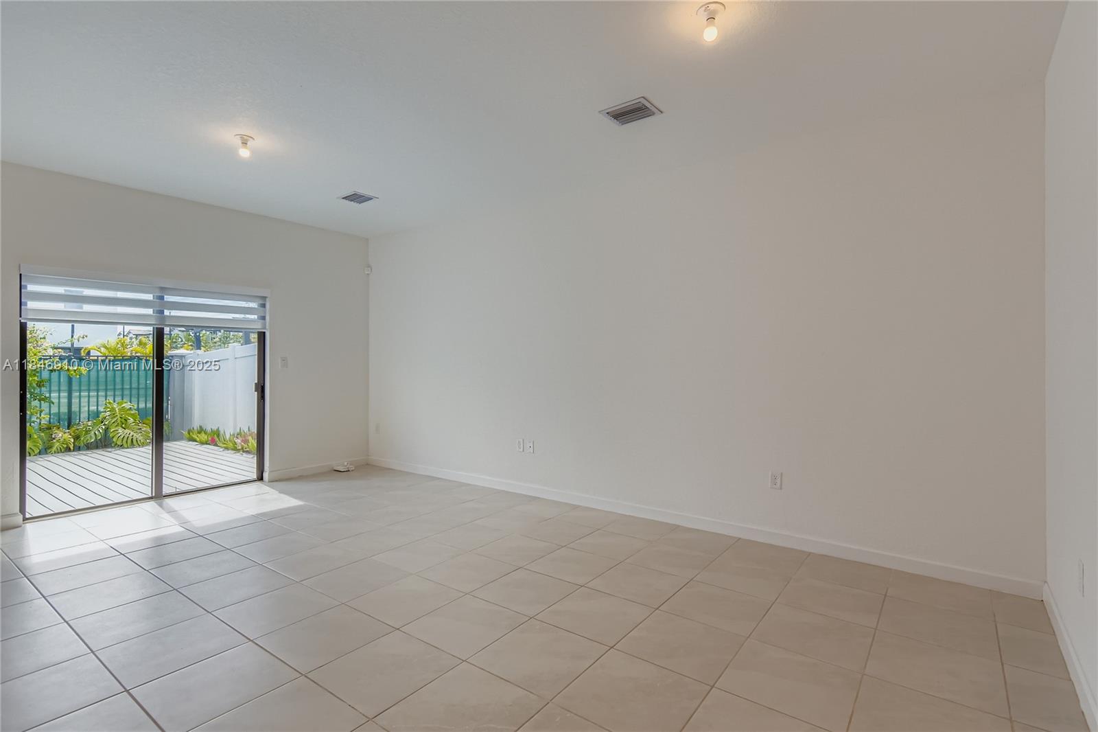 VISTA LAGO - Residential