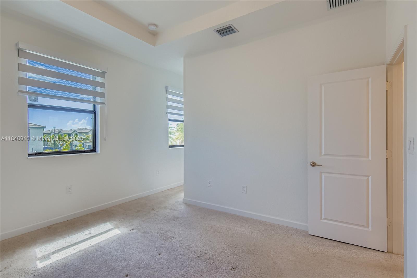 VISTA LAGO - Residential