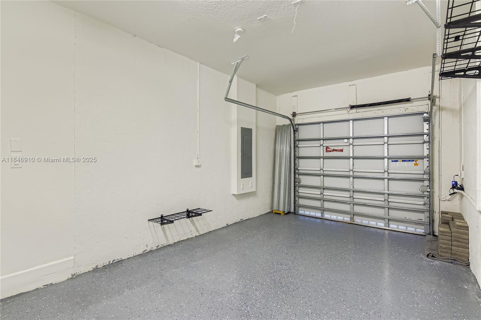 VISTA LAGO - Residential