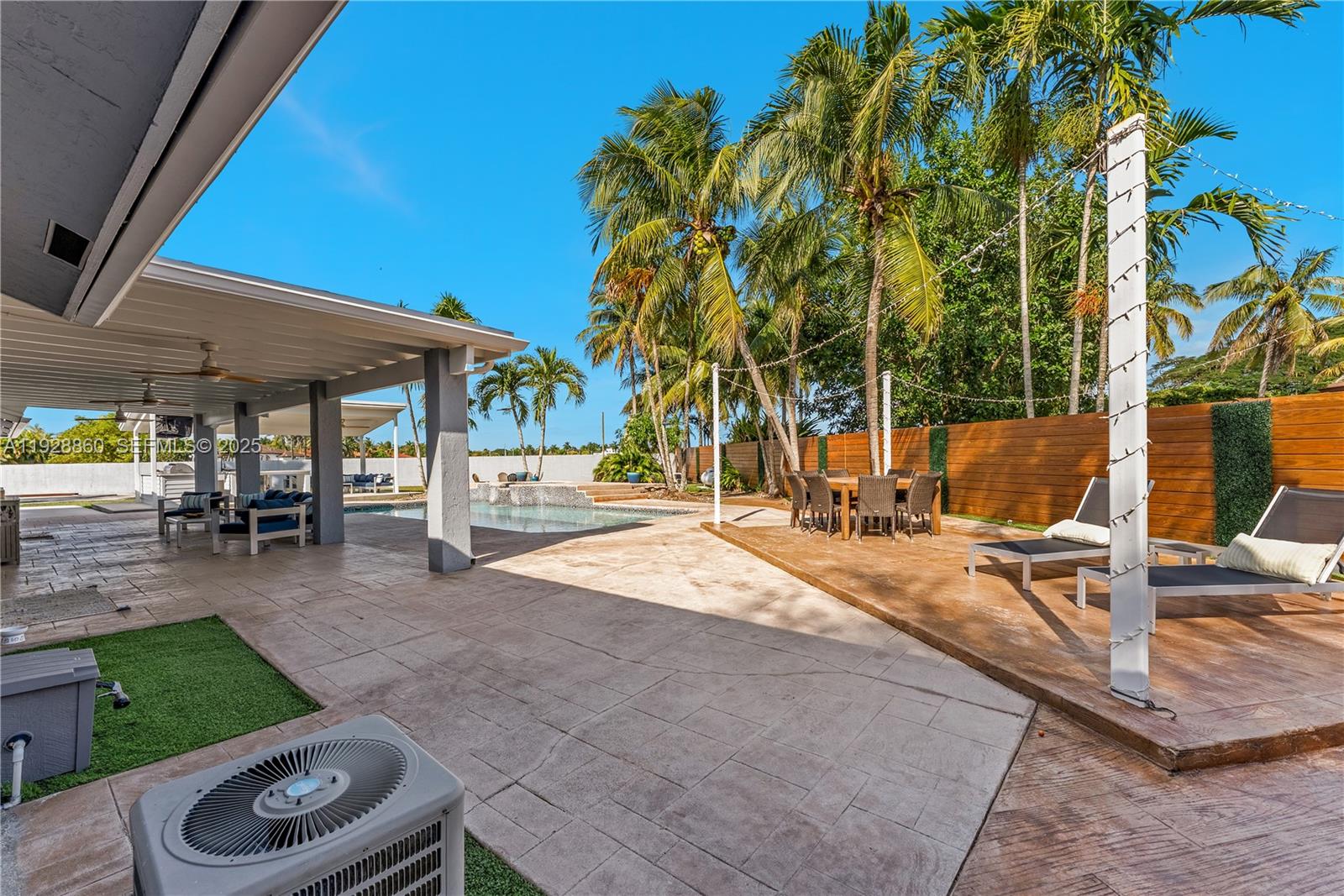 KINGS GROVE - Residential