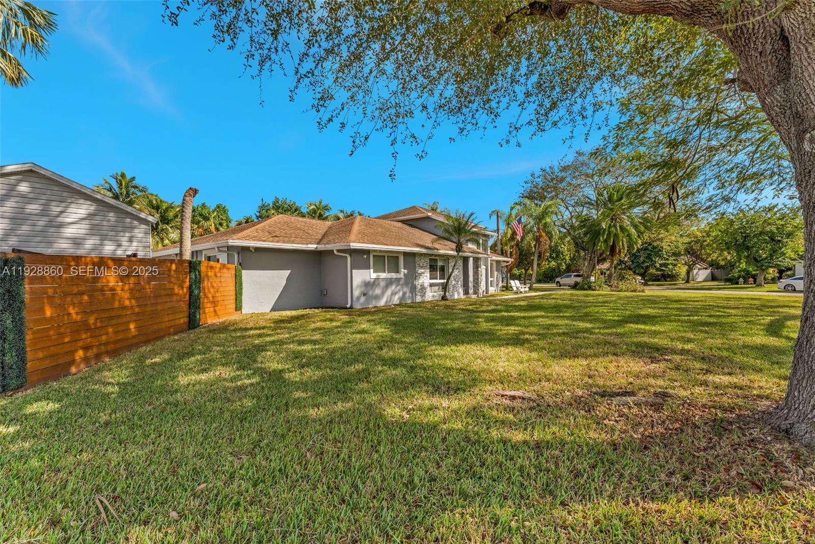 KINGS GROVE - Residential