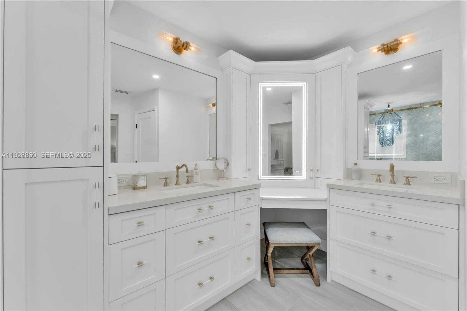 KINGS GROVE - Residential