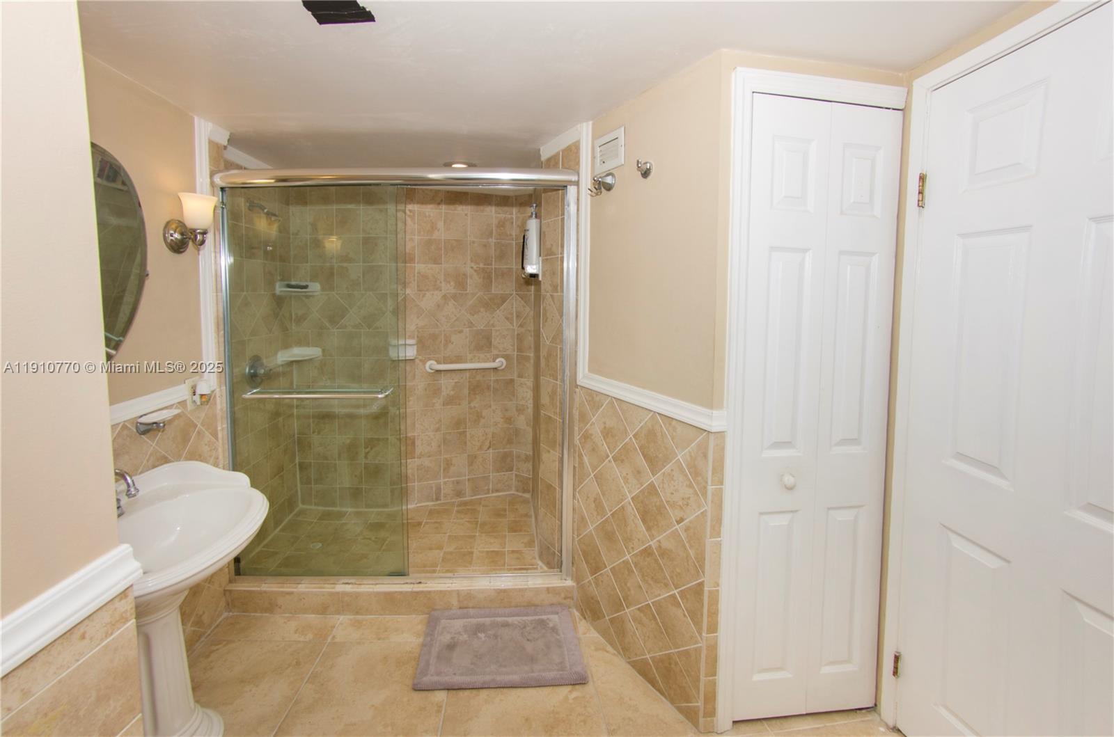 BUCKLEY TOWERS CONDO - Residential Lease