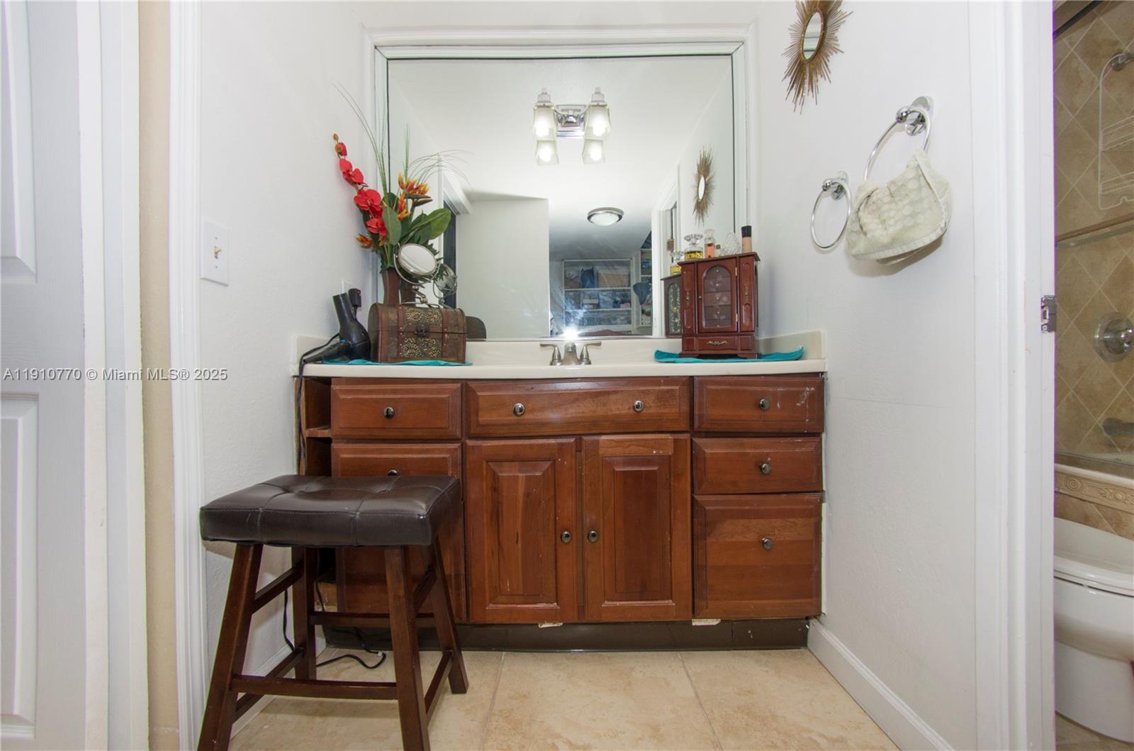 BUCKLEY TOWERS CONDO - Residential Lease