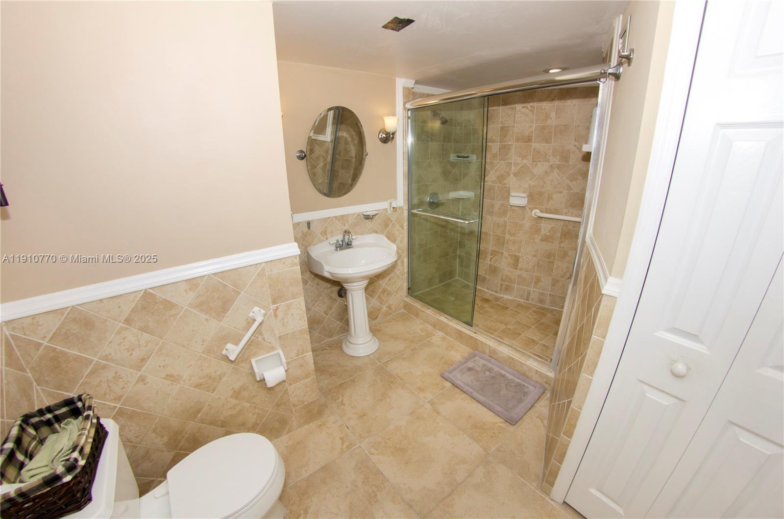 BUCKLEY TOWERS CONDO - Residential Lease