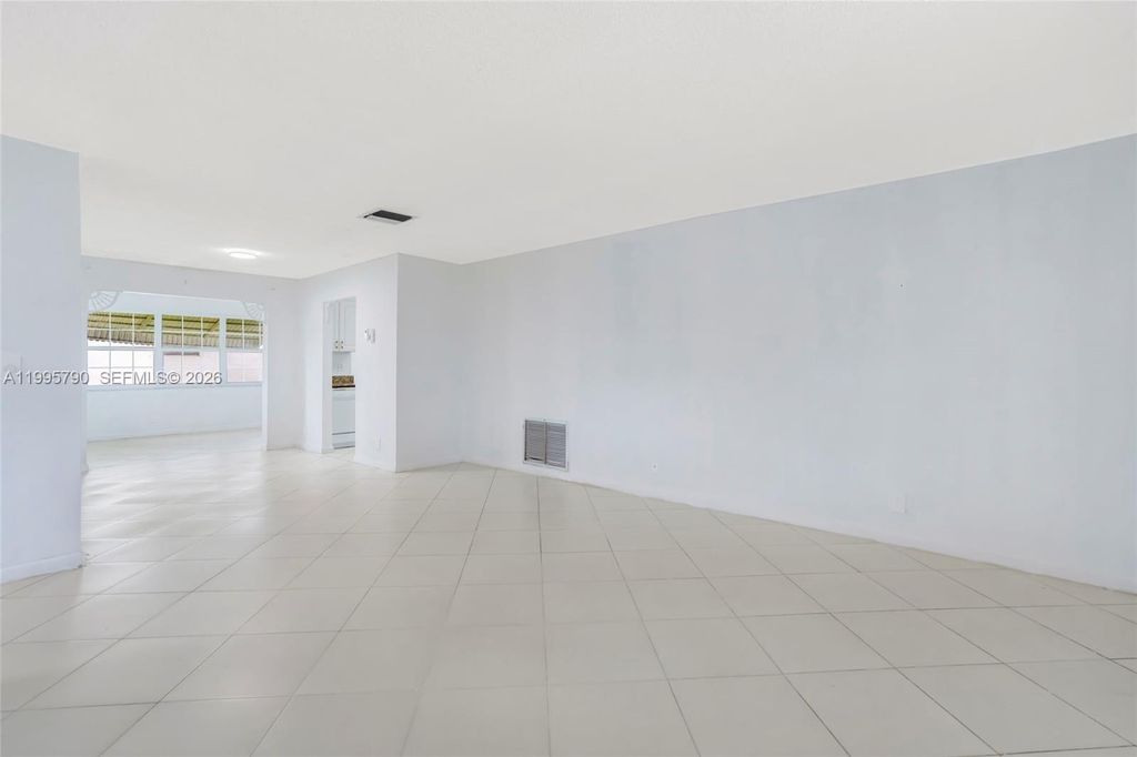 Photo of 1005 SW 18th St, Boynton Beach, FL 33426 (MLS # A11995790)