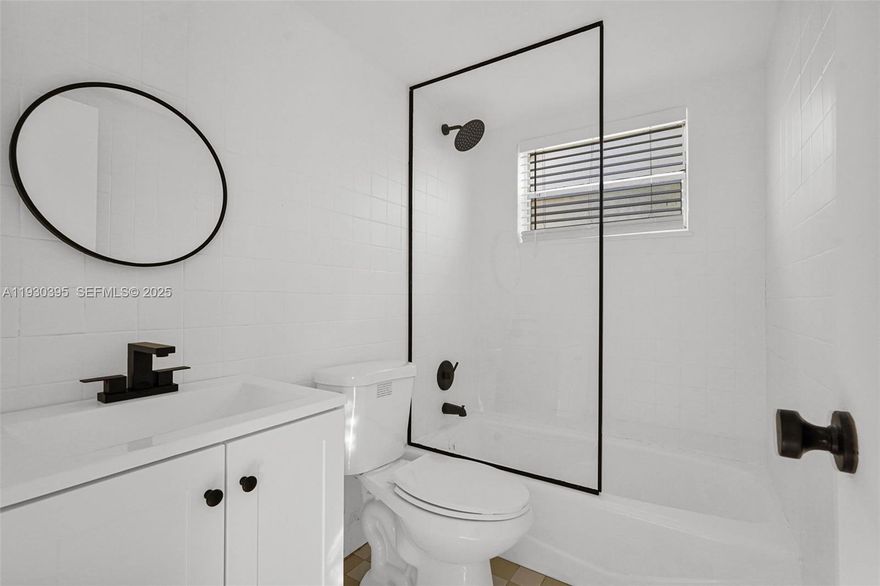 Beautiful, fully renovated 1-bedroom, 1-bath unit offering nearly 1,000 sq ft of living space with central A/C and laundry facilities. Features a brand-new kitchen, updated bathroom, and modern finishes throughout. Spacious layout, easy to show, and fast approval process. Don’t miss this opportunity!