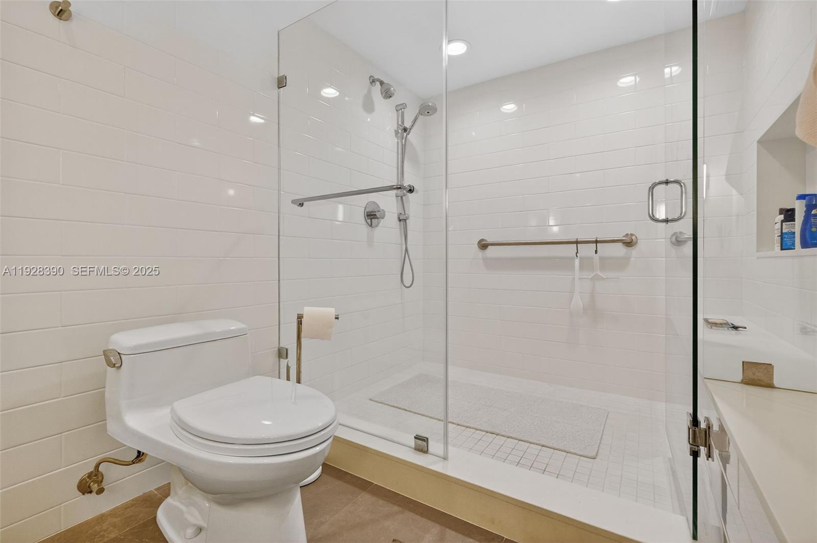 KEY BISCAYNE COMMODORE CL - Residential