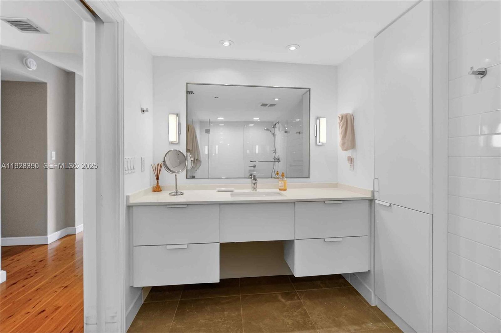 KEY BISCAYNE COMMODORE CL - Residential