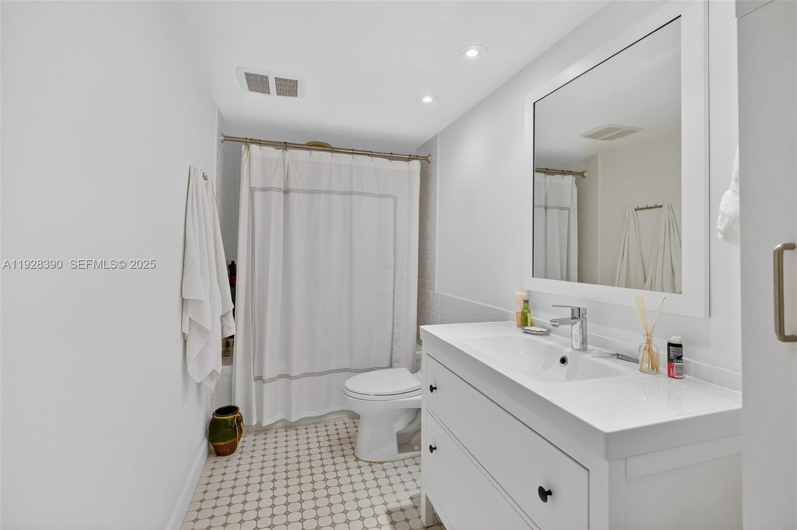 KEY BISCAYNE COMMODORE CL - Residential