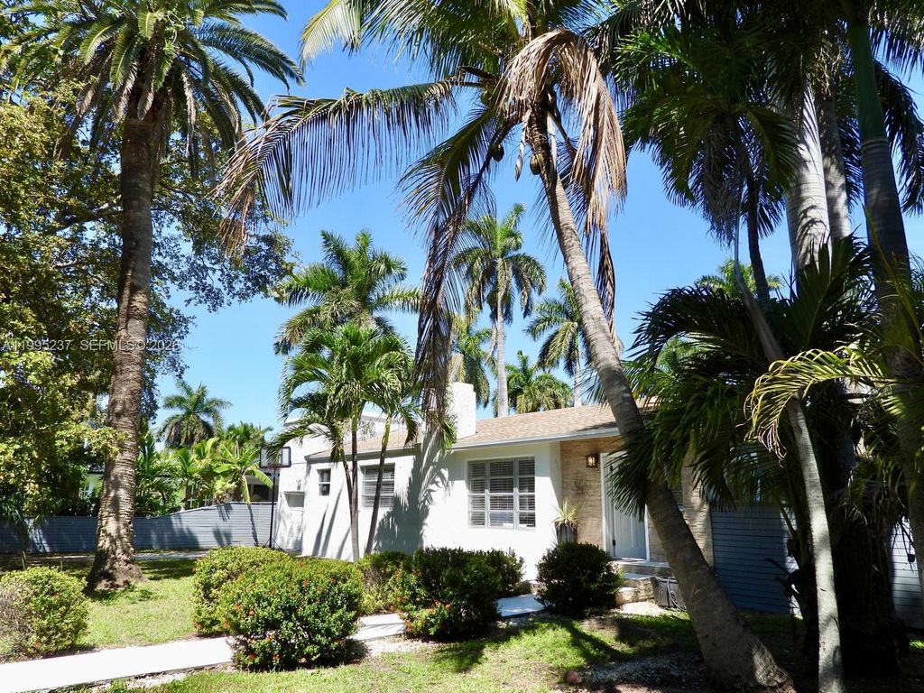 Photo of 715 Hollywood Blvd, Hollywood, FL 33019 (MLS # A11995237)