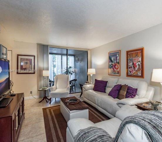 LAKE POINTE CONDOMINIUM - Residential