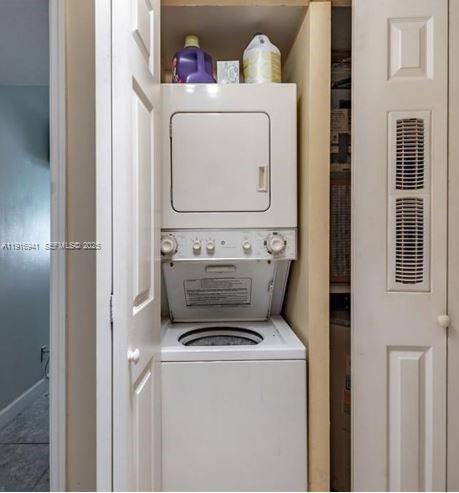 LAKE POINTE CONDOMINIUM - Residential