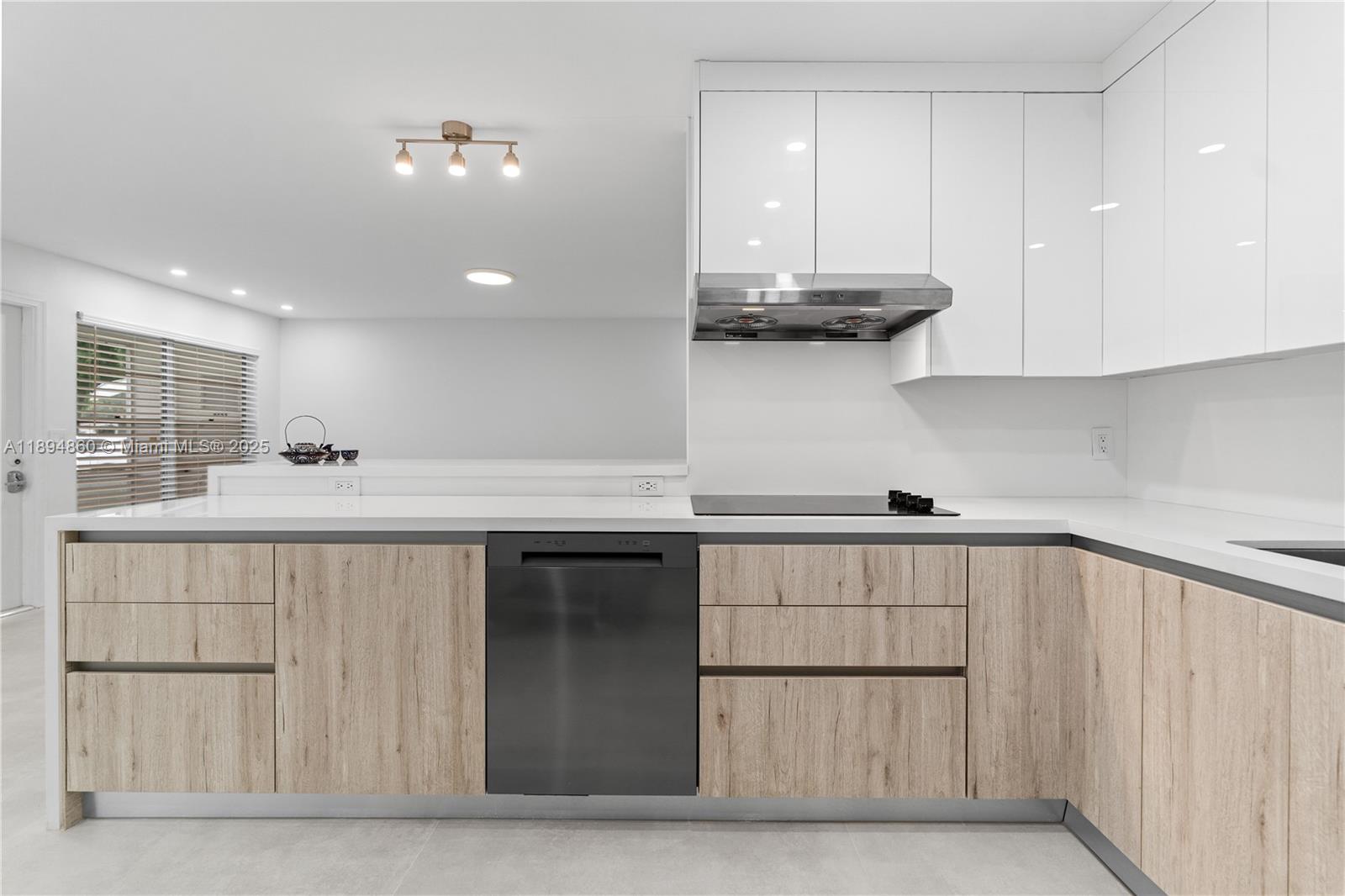 LAUDERDALE WEST CONDO NO - Residential Lease
