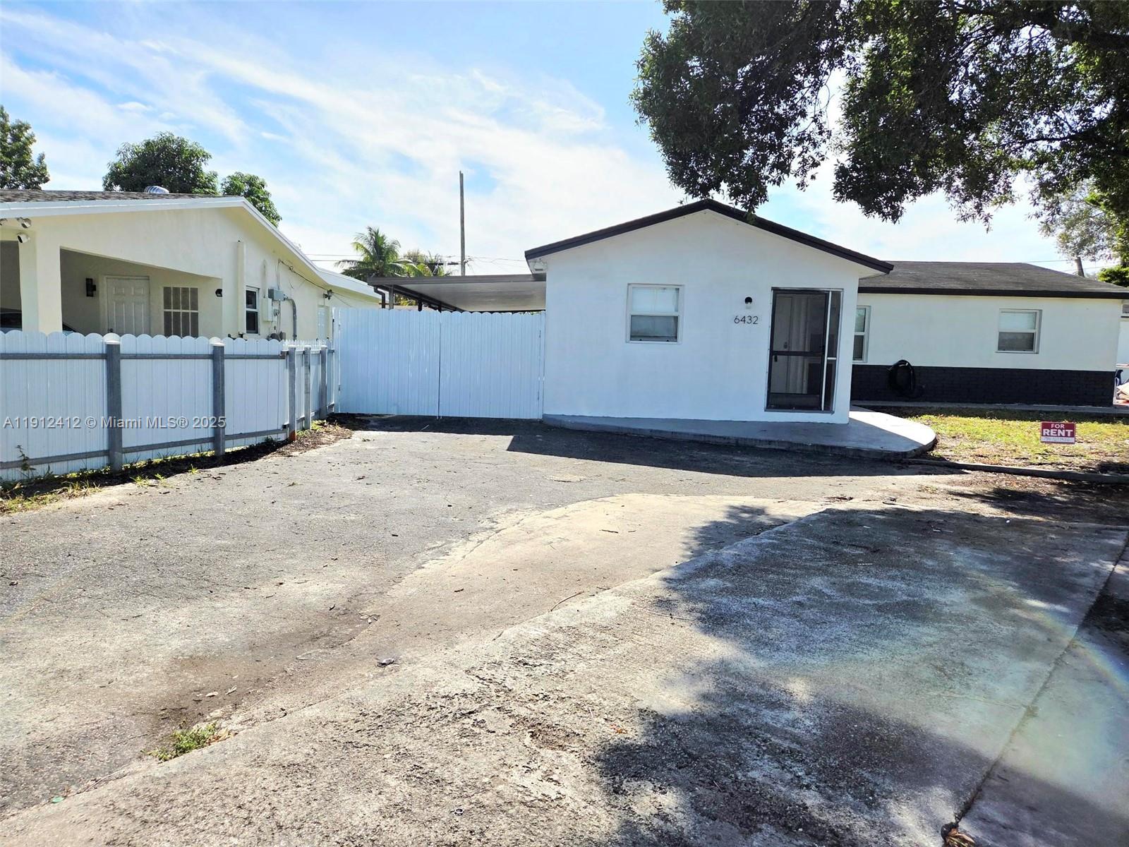 HOLLYWOOD HEIGHTS ESTATES - Residential Lease