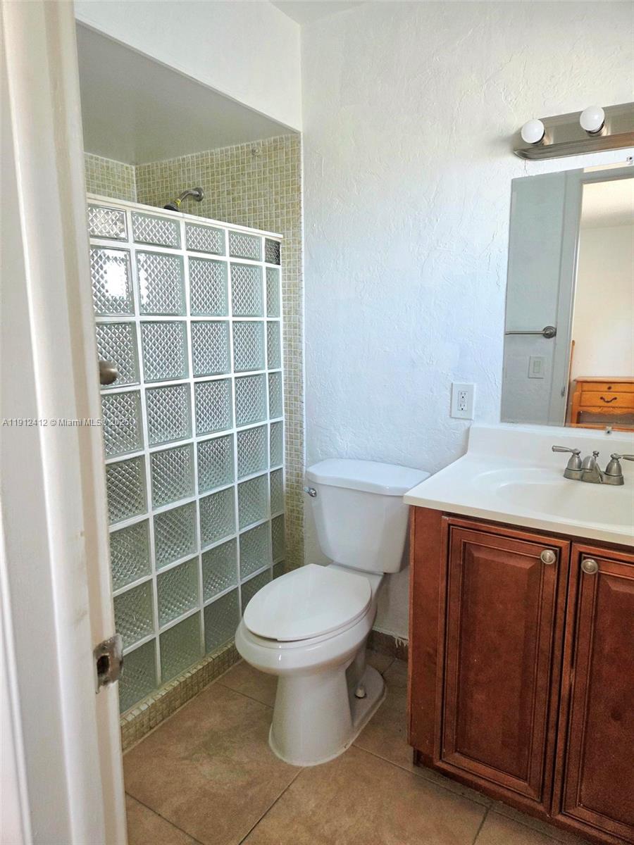 HOLLYWOOD HEIGHTS ESTATES - Residential Lease