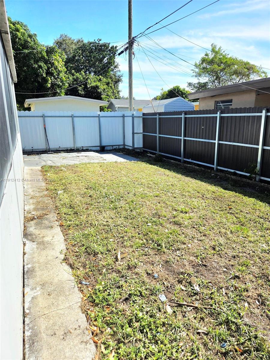 HOLLYWOOD HEIGHTS ESTATES - Residential Lease