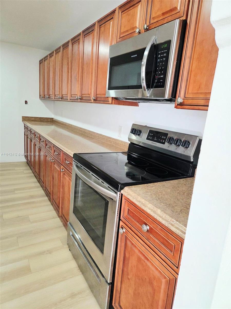 HOLLYWOOD HEIGHTS ESTATES - Residential Lease