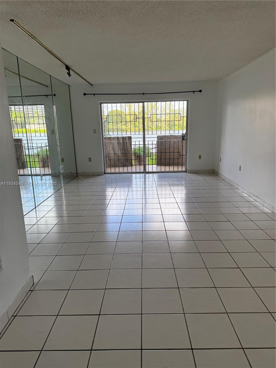 EL CID CONDO - Residential