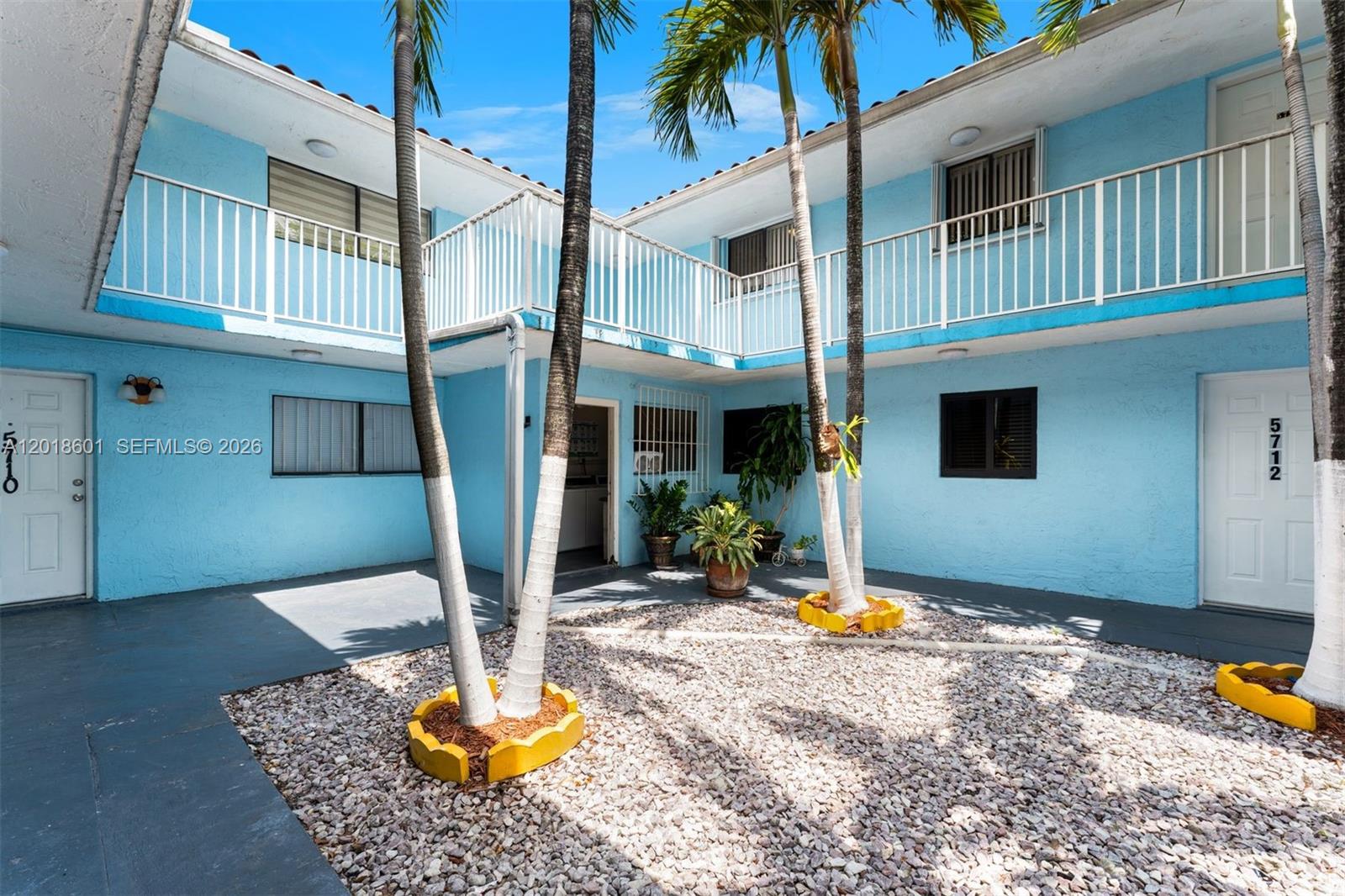 LAGO AZUL CONDO - Residential