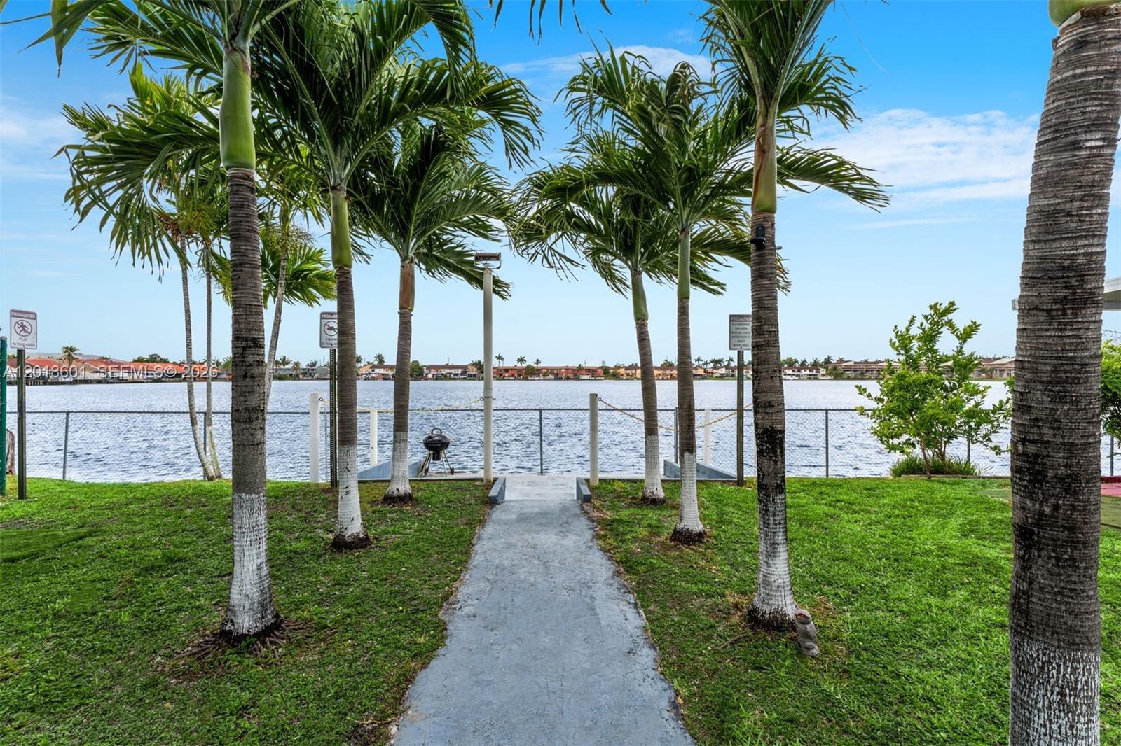 LAGO AZUL CONDO - Residential