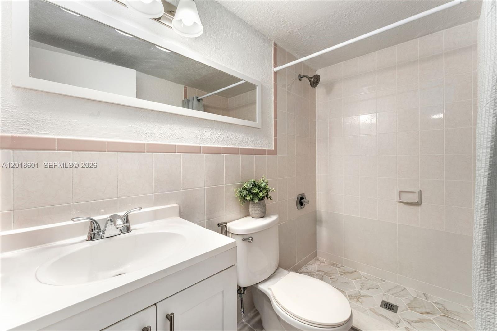 LAGO AZUL CONDO - Residential