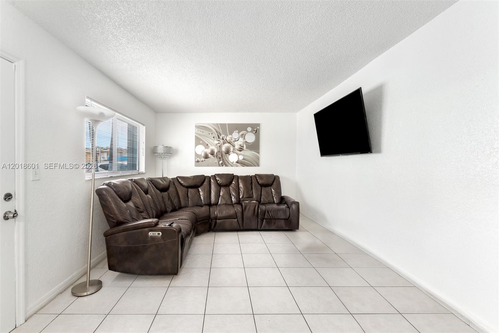 LAGO AZUL CONDO - Residential