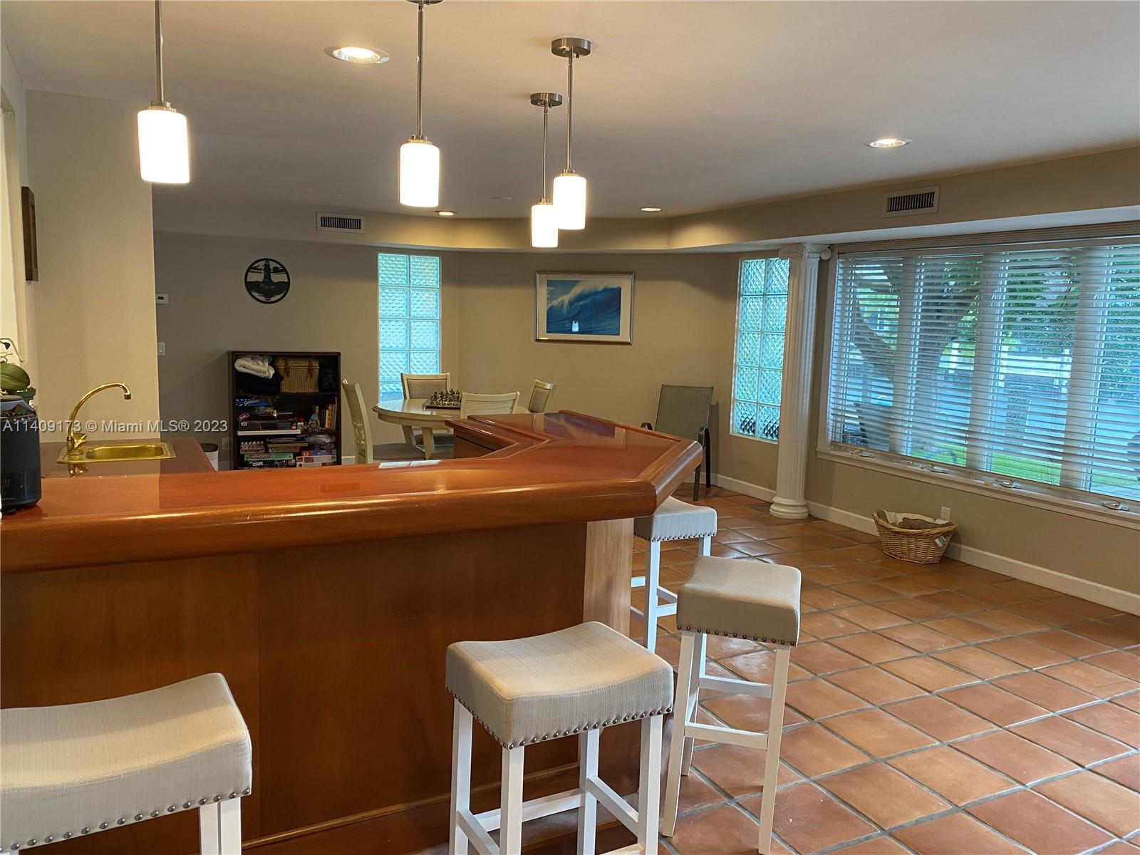 VENETIAN ISLES 1ST SEC - Residential