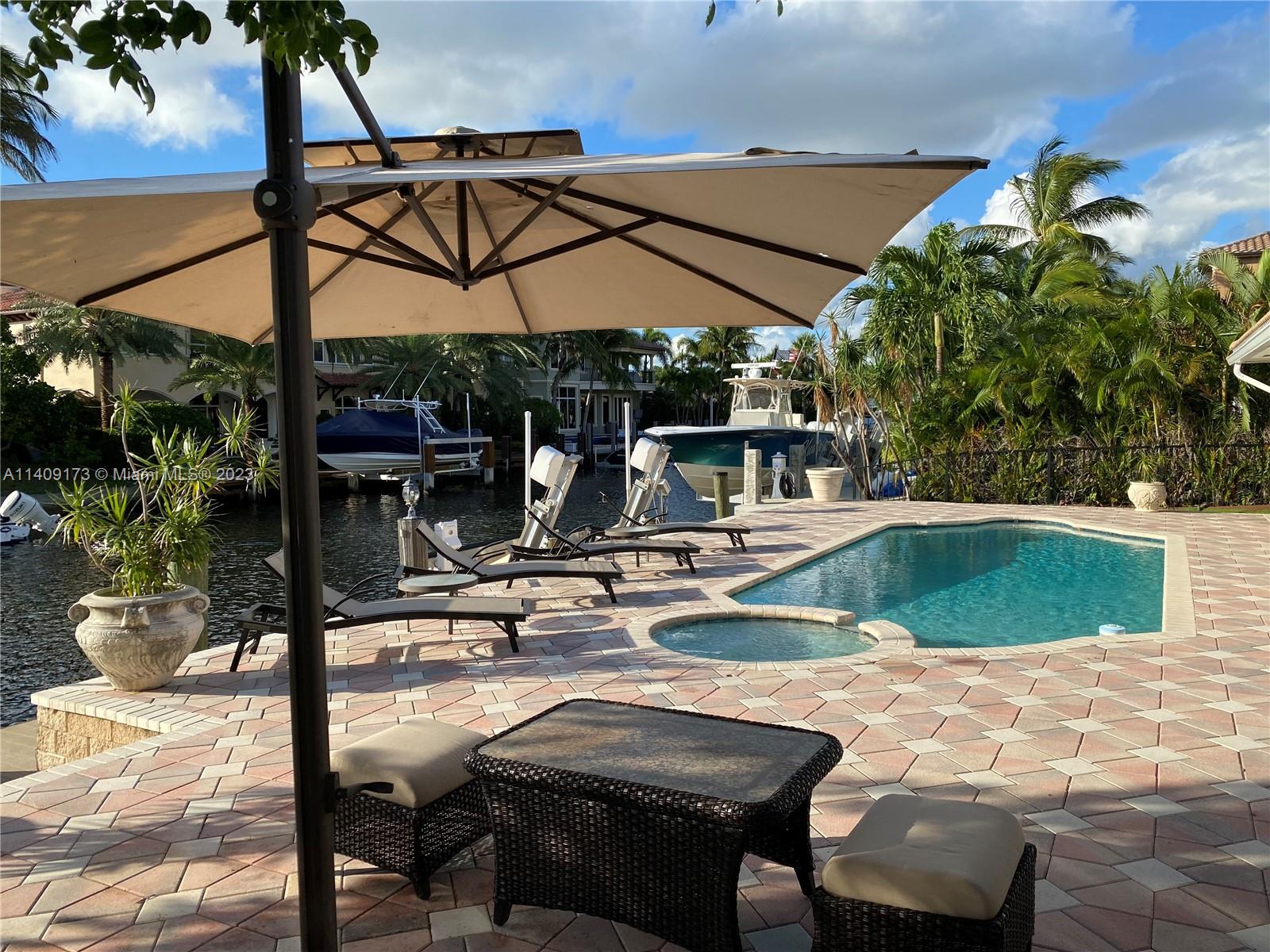 VENETIAN ISLES 1ST SEC - Residential