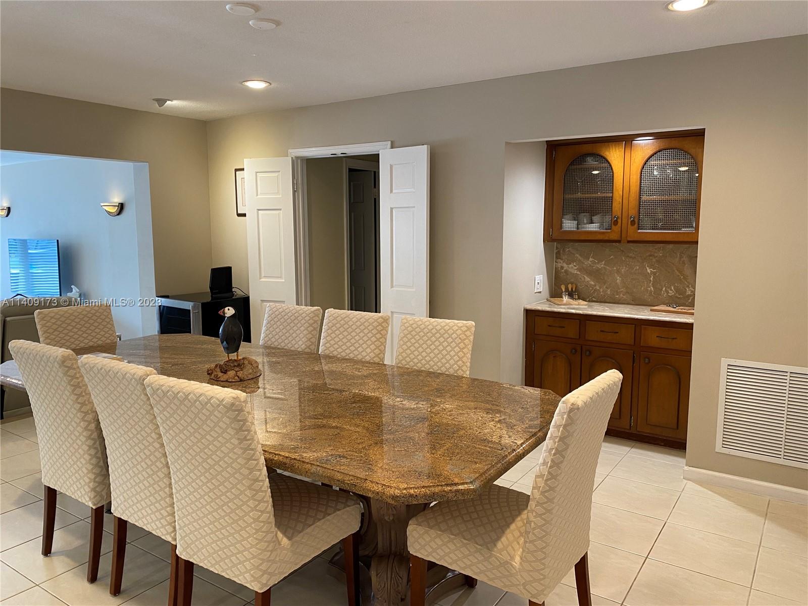 VENETIAN ISLES 1ST SEC - Residential