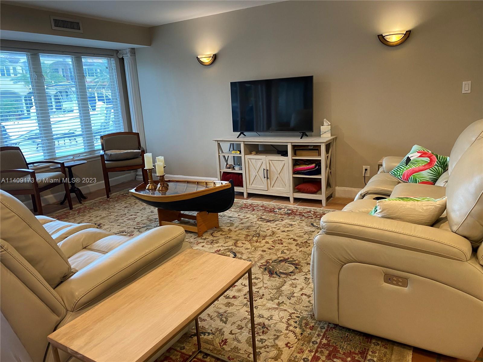 VENETIAN ISLES 1ST SEC - Residential