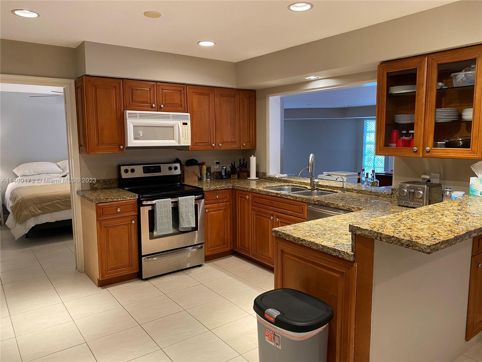 VENETIAN ISLES 1ST SEC - Residential