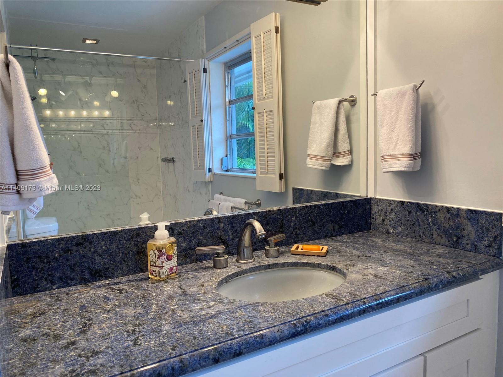 VENETIAN ISLES 1ST SEC - Residential