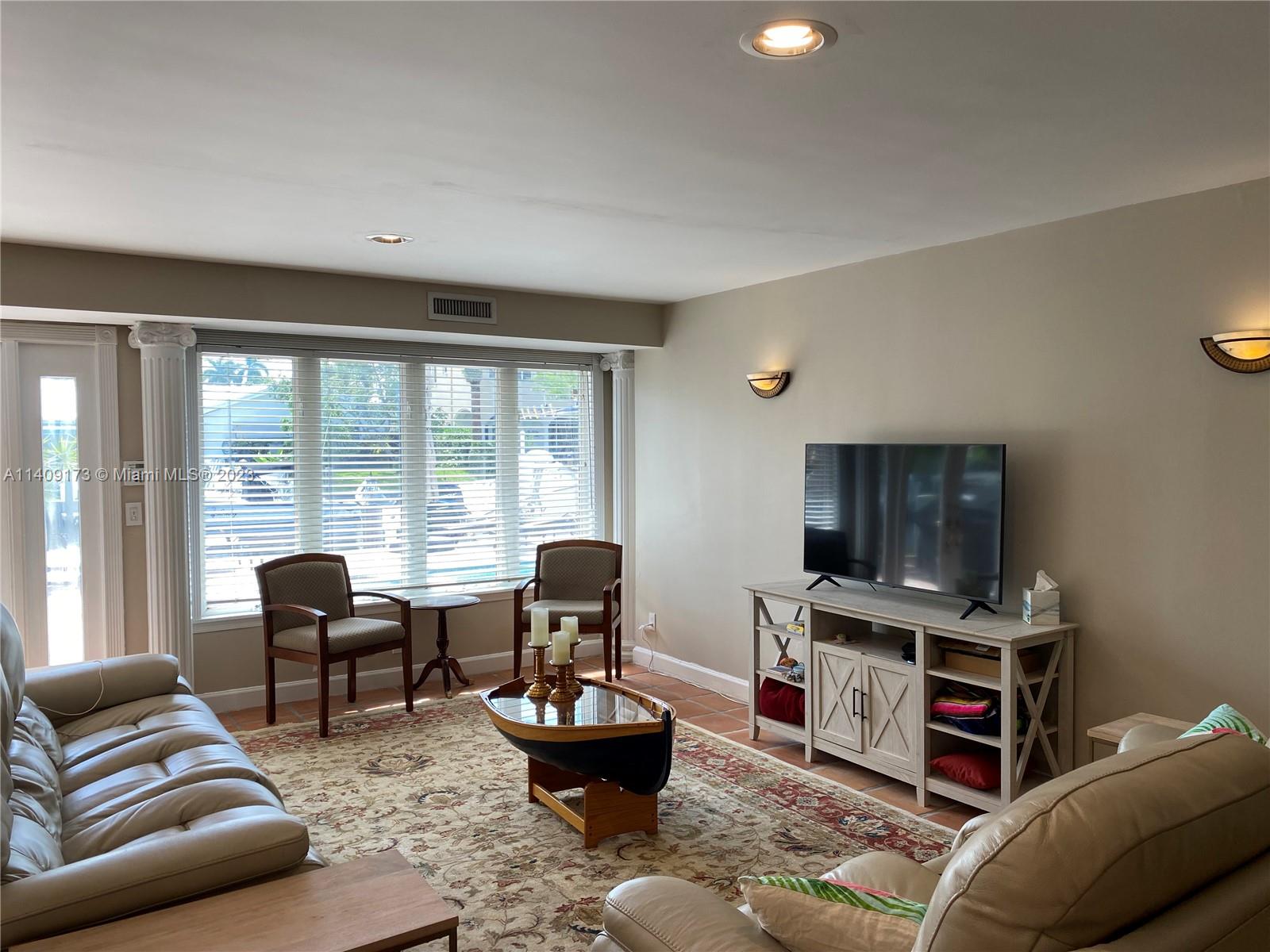 VENETIAN ISLES 1ST SEC - Residential