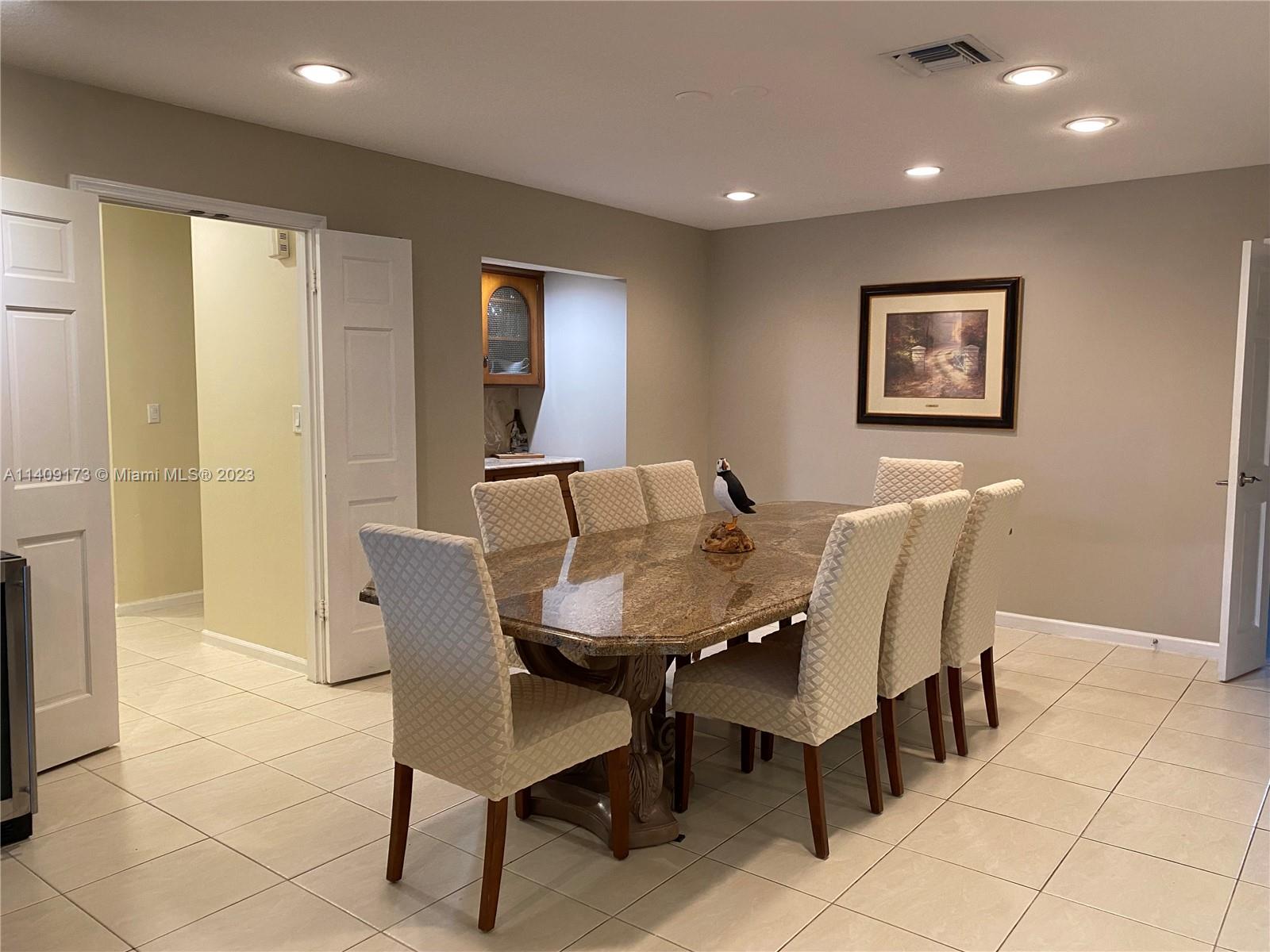 VENETIAN ISLES 1ST SEC - Residential