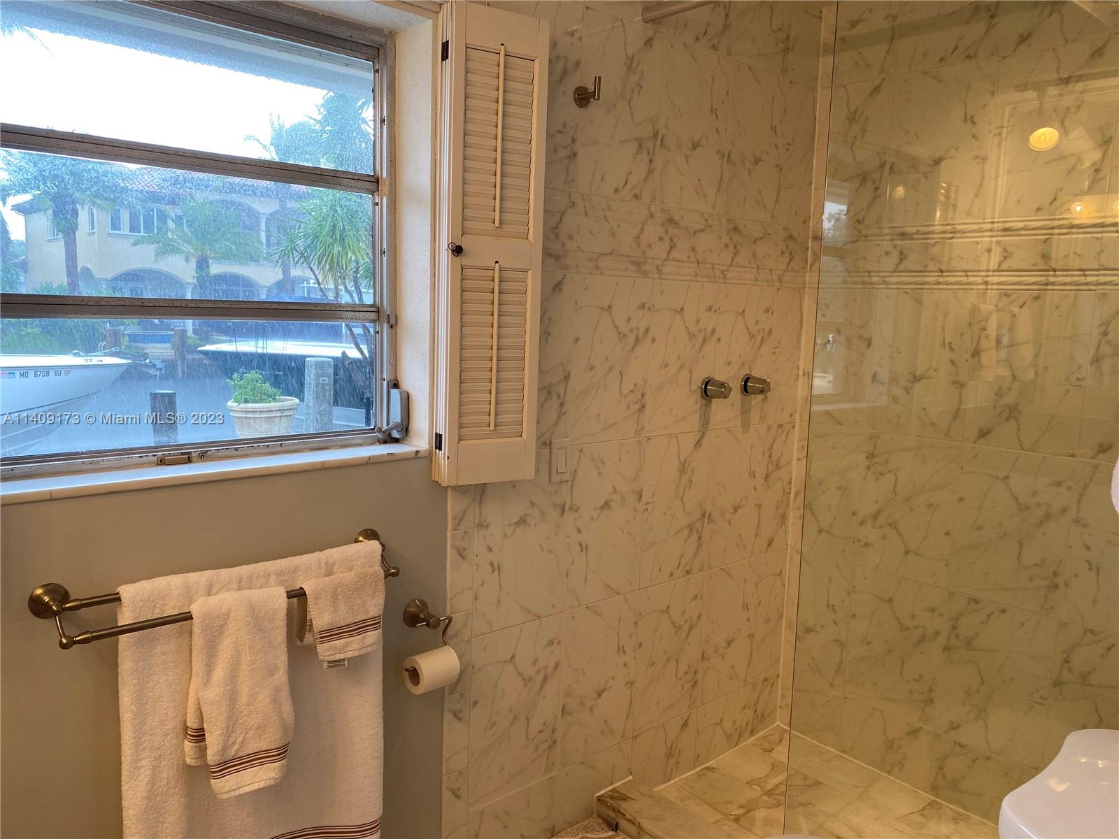 VENETIAN ISLES 1ST SEC - Residential