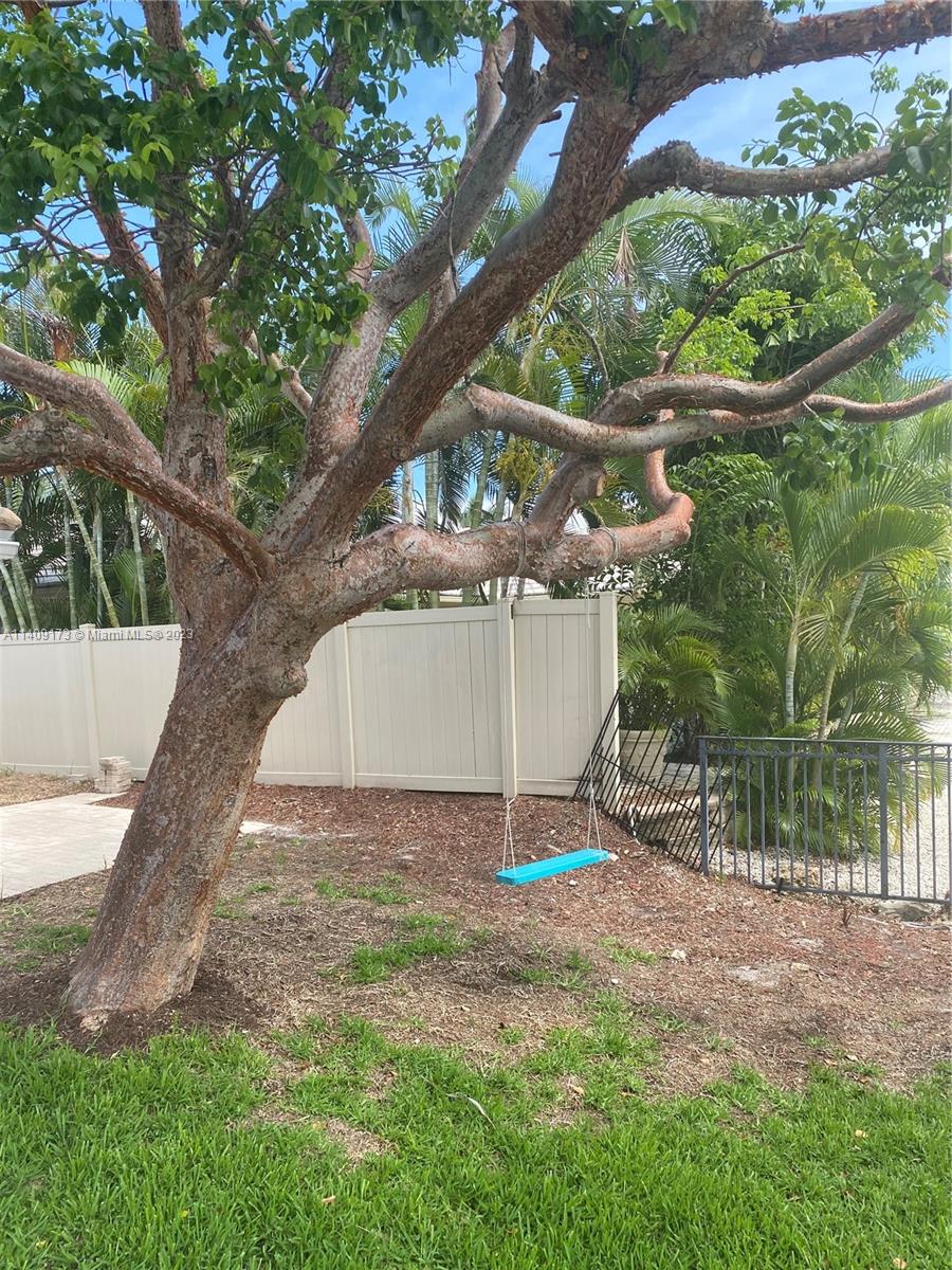 VENETIAN ISLES 1ST SEC - Residential