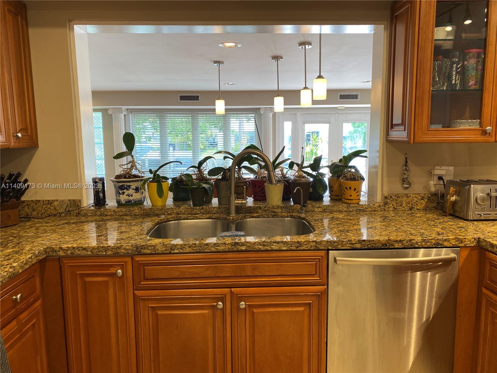 VENETIAN ISLES 1ST SEC - Residential