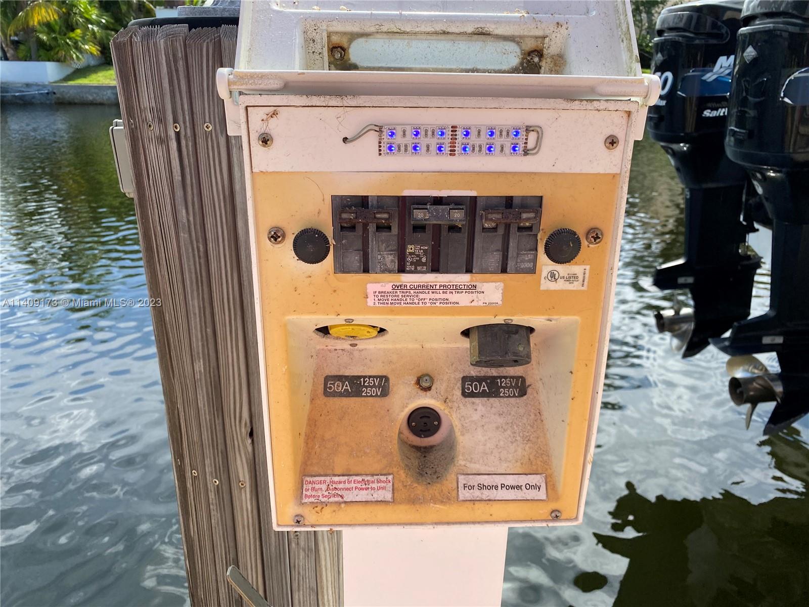 VENETIAN ISLES 1ST SEC - Residential